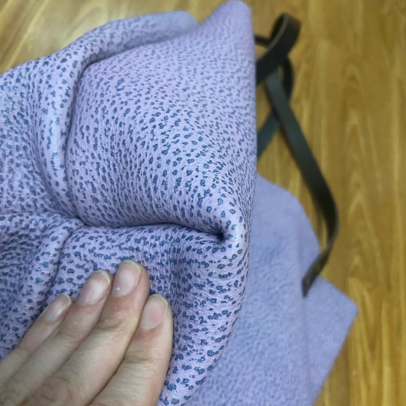 Portland Leather Goods large classic tote in Lilac - Picture 11 of 12